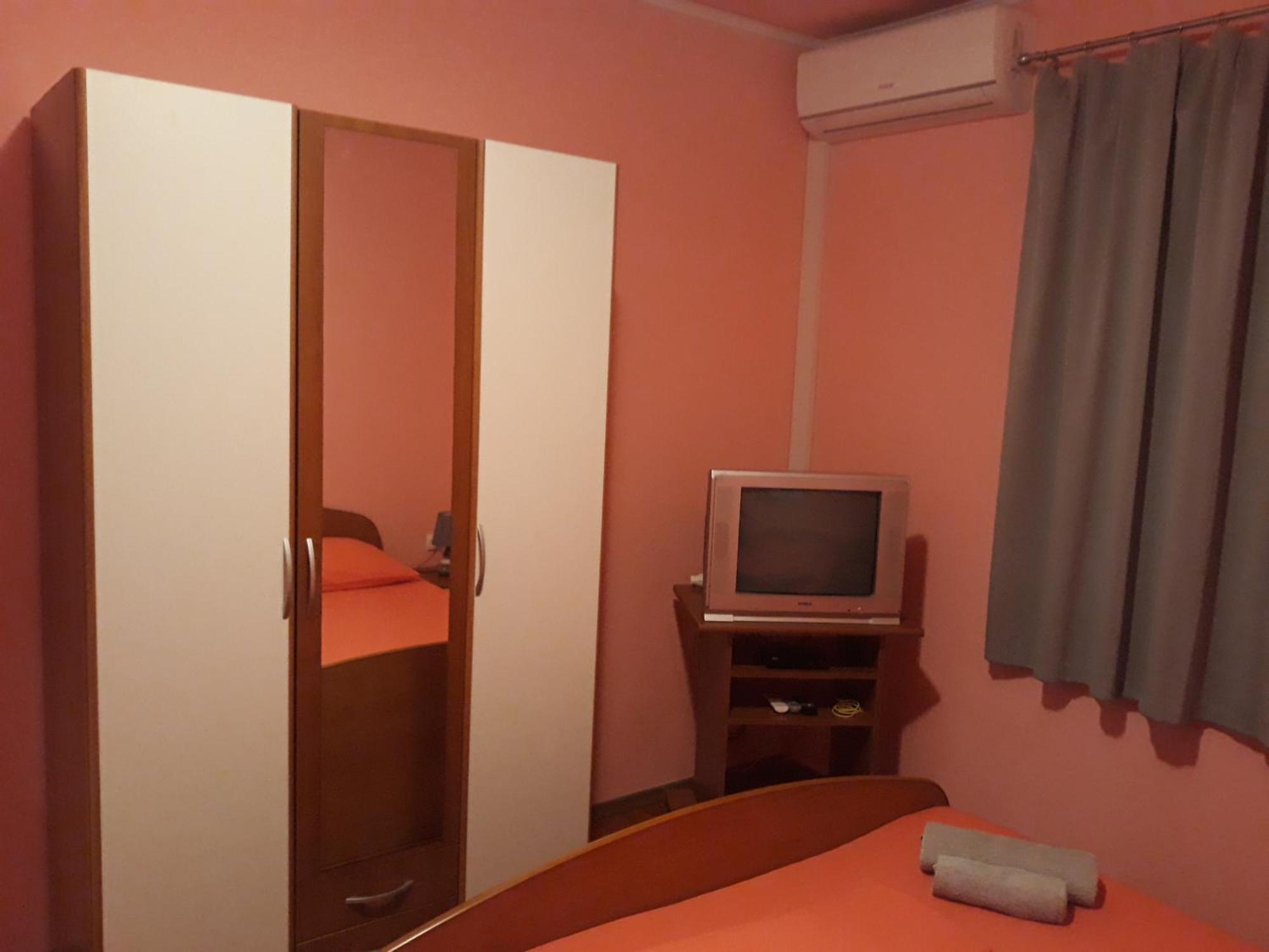 Apartments By The Sea Cove Blaca, Mljet - 4899 Saplunara Room photo